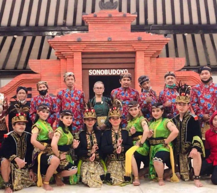 Seni Budaya Dan Adat